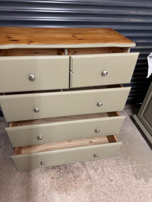 Buy & Sell Hoobrook Wyre Forest - Photos for Pine chest of drawers