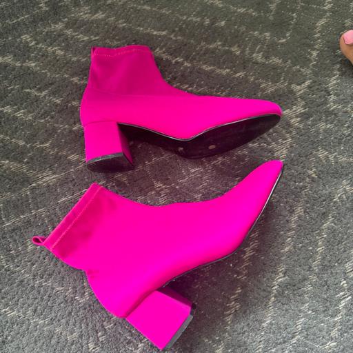 Buy & Sell Walworth South East London - Photos for Pink boots