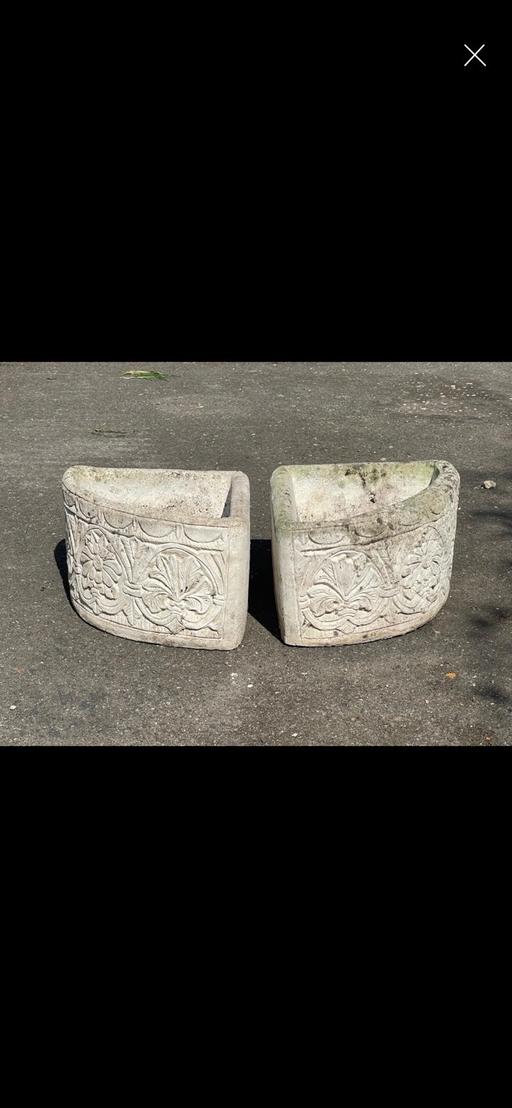 Buy & Sell Aveley Thurrock - Essex - Photos for 2 Concrete corner garden plant pots