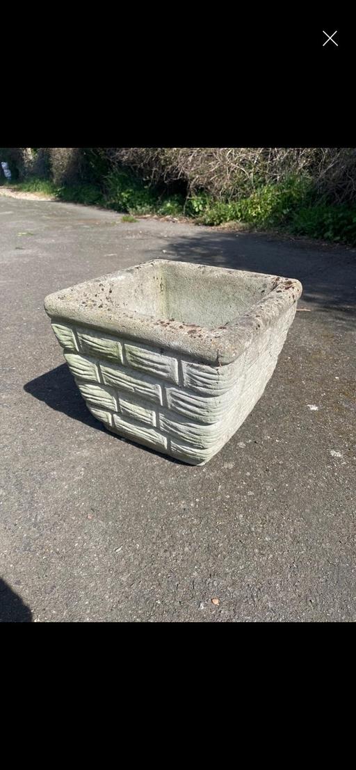 Buy & Sell Aveley Thurrock - Essex - Photos for Large concrete plant pot