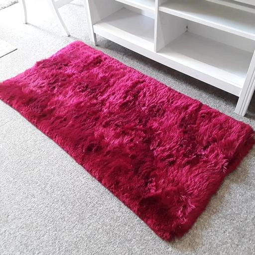 Buy & Sell Saint Pauls Trading Estate Tameside - Photos for Lovely small fluffy hot-pink rug