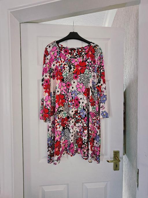 Buy & Sell Newton Doncaster - Photos for Tu longer length top, size 20.