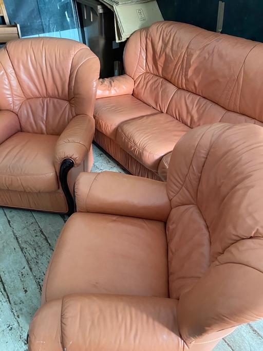 Buy & Sell Gipsy Hill South East London - Photos for PRE-OWNED SOFA AND TWO ARMCHAIRS