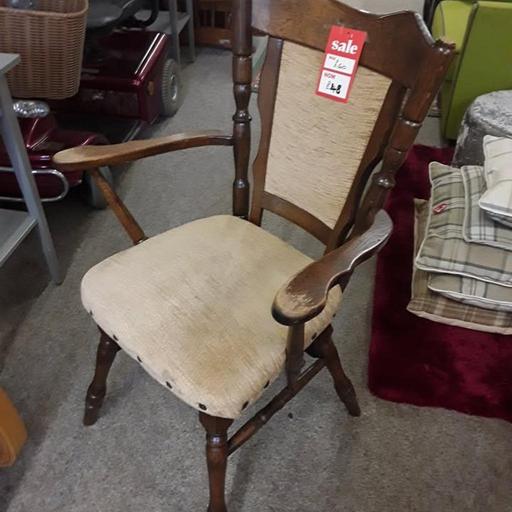 Buy & Sell Saint Pauls Trading Estate Tameside - Photos for Lovely vintage solid oak carver chair
