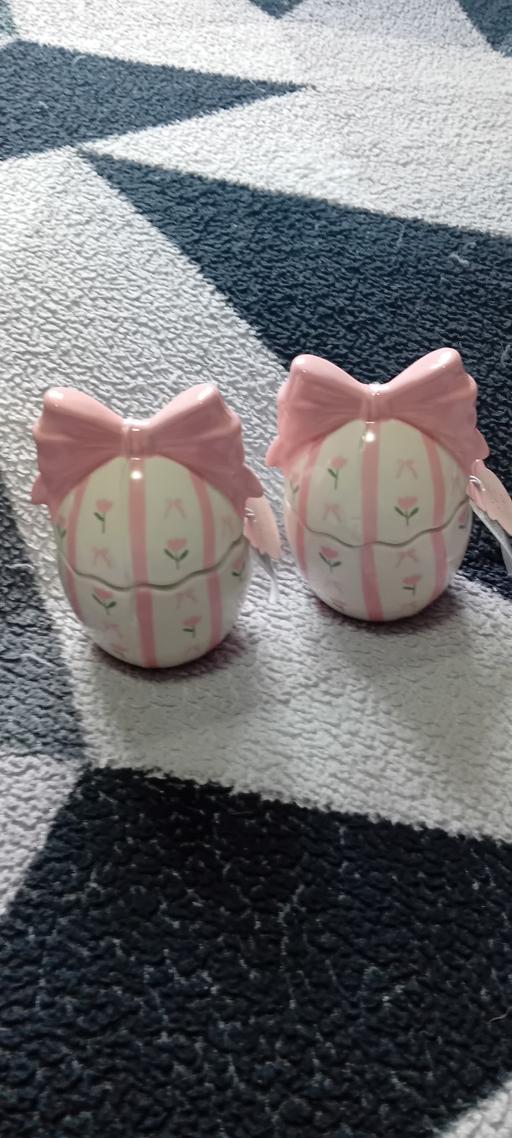 Buy & Sell Bilston Wolverhampton - Photos for 2 brand new bow egg candles