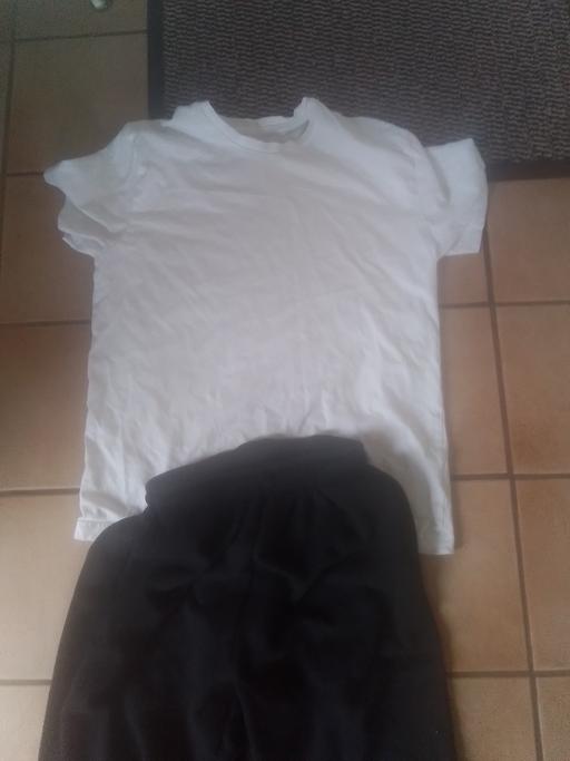 Buy & Sell Streetly Walsall - Photos for JOGGERS & TEE SHIRT