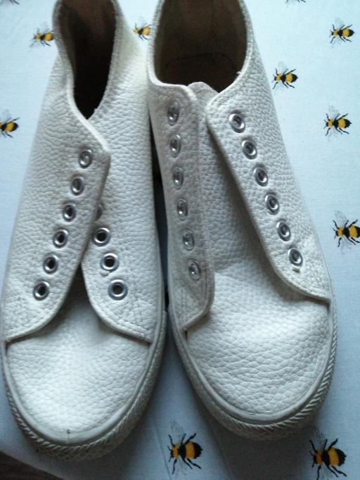 Buy & Sell Wednesfield Wolverhampton - Photos for ladies size *4* (No laces) Peacocks