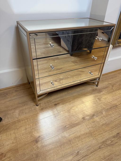 Buy & Sell Knightsbridge Central London - Photos for 2 x Mirrored Chest of 3 drawers.