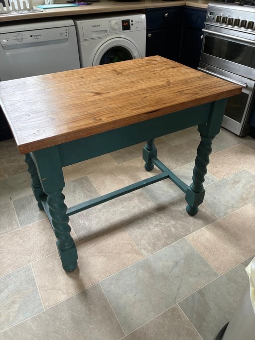 Buy & Sell Doncaster Finningley Airport Doncaster - Photos for Pine topped barley twist table