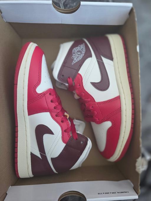 Buy & Sell New Lodge Barnsley - Photos for Nike Air Jordan 1 Mid Unisex UK3 *BNWT