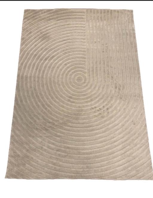 Buy & Sell Kingston-on-Soar Rushcliffe - Photos for Surya Beige Rug. 140x200cm RRP135