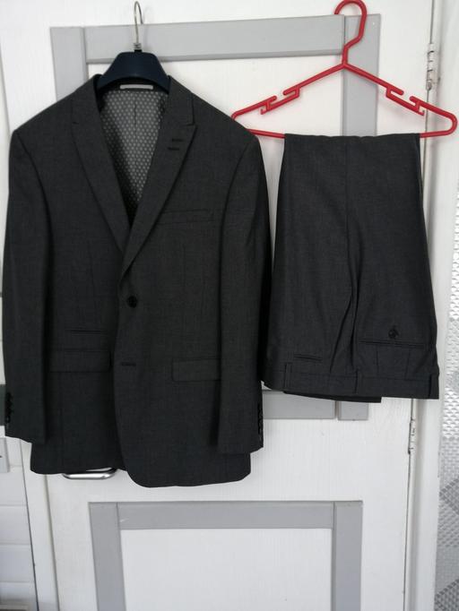 Buy & Sell Wednesfield Wolverhampton - Photos for Men's Suit size *32R*