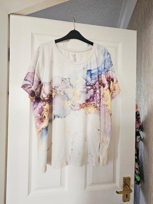 Buy & Sell Newton Doncaster - Photos for Ladies T-shirt, size 2XL about a size 20.