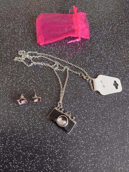 Buy & Sell Woodthorpe Charnwood - Photos for Black camera necklace and earrings set