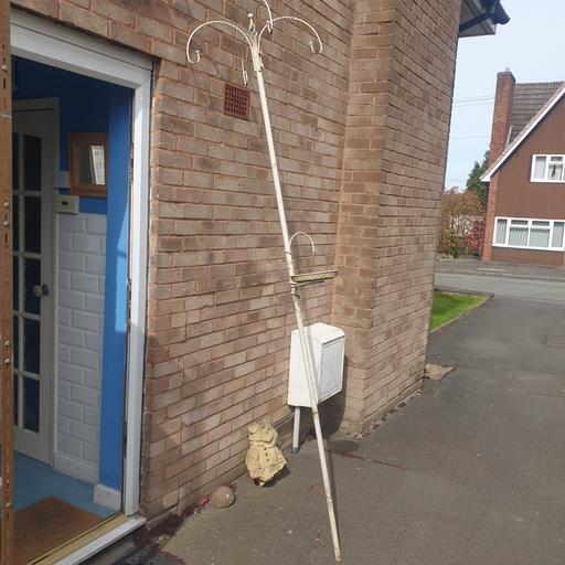 Buy & Sell Pensnett Dudley - Photos for 8ft Metal Hanging Basket Garden Ornament,Good