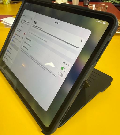 Buy & Sell Thornwood Glasgow - Photos for iPad Pro M5 13” 256 gb Wi fi only