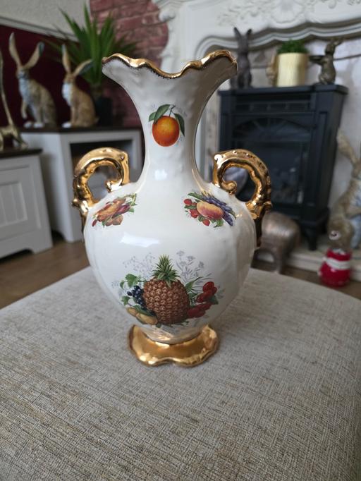 Buy & Sell Pensnett Dudley - Photos for FRESH FRUIT STAFFORDSHIRE HANDLED VASE. 11