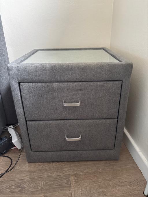 Buy & Sell Brent Park North West London - Photos for Bedroom side table