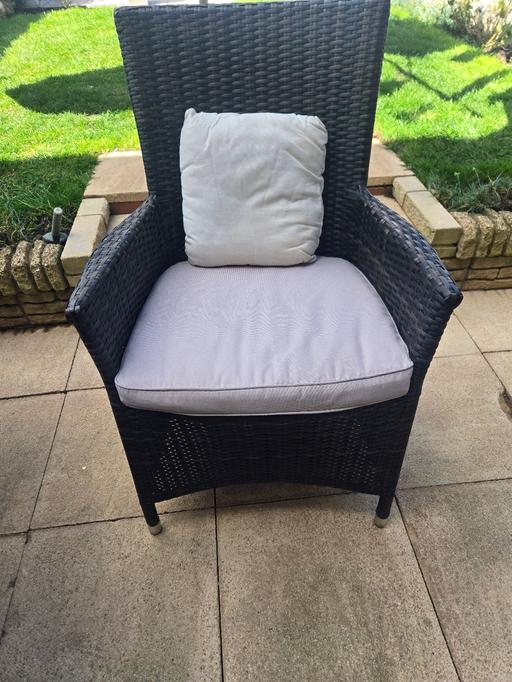 Buy & Sell - Photos for Garden Table and 4 Chairs