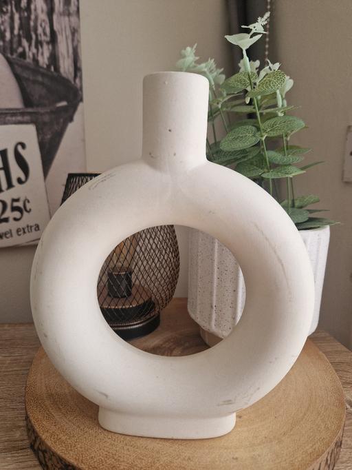 Buy & Sell Hall Green Birmingham - Photos for cream ceramic donut vase