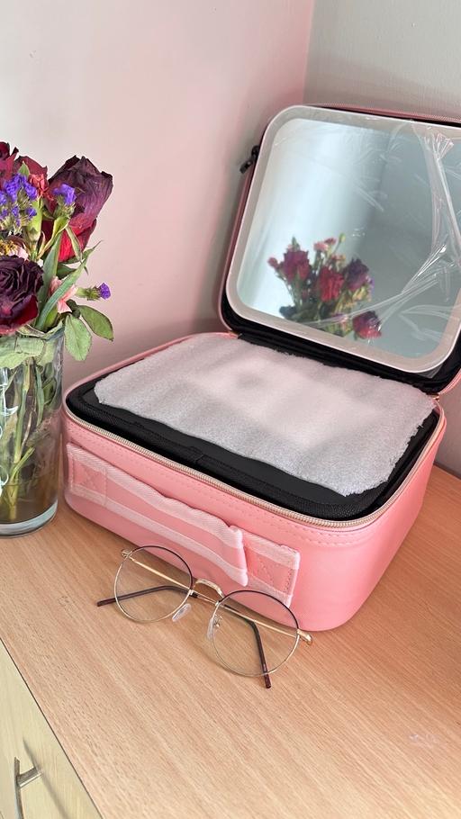 Buy & Sell Cricklewood North West London - Photos for LED make up bag pink color
