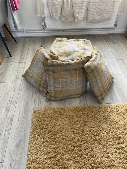 Buy & Sell Sedgley Dudley - Photos for Rug, poufe , cushions