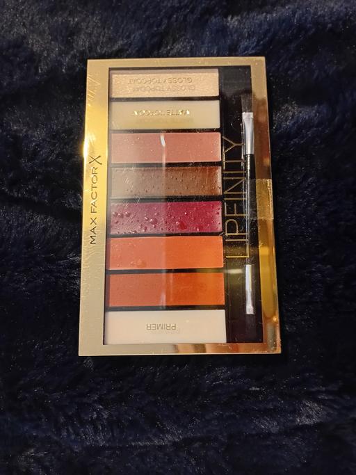 Buy & Sell Greengates Bradford - Photos for lip pallete