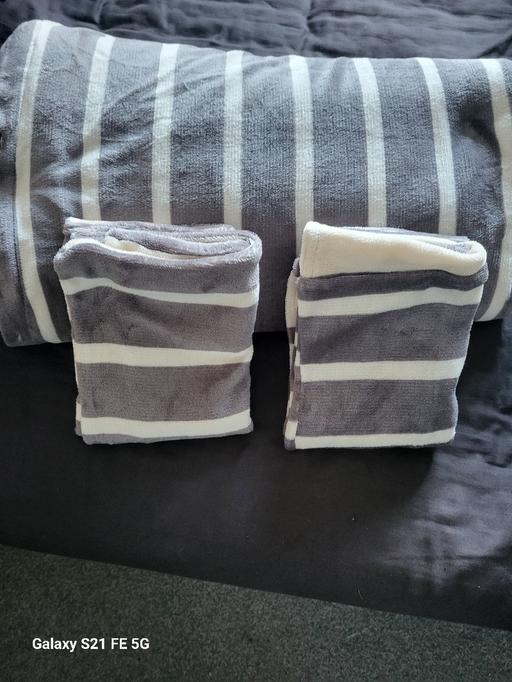 Buy & Sell Tooting Broadway South West London - Photos for Fleece Quilt Cover reversable 2 Pillowcases