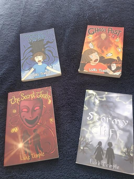 Buy & Sell Penn Wolverhampton - Photos for Children's books x4