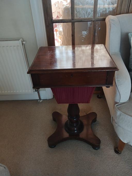 Buy & Sell Stanmore Harrow - Photos for Antique Sewing table.