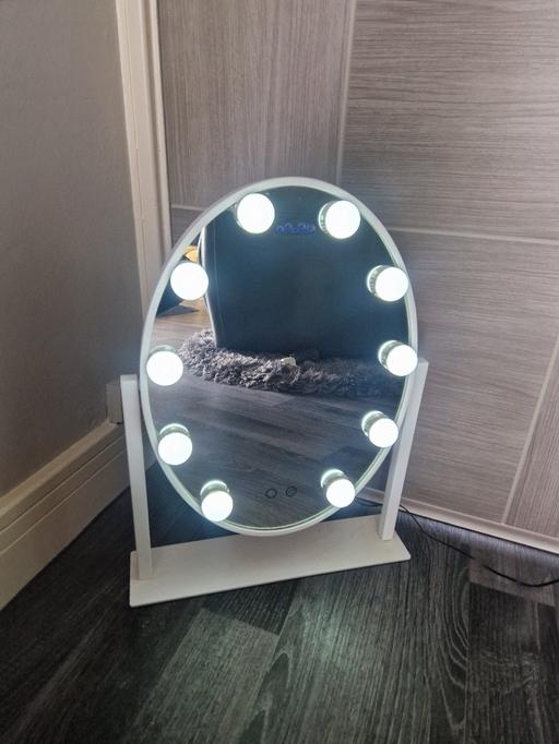 Buy & Sell Scholes Rotherham - Photos for Metal plug in mirror & lights