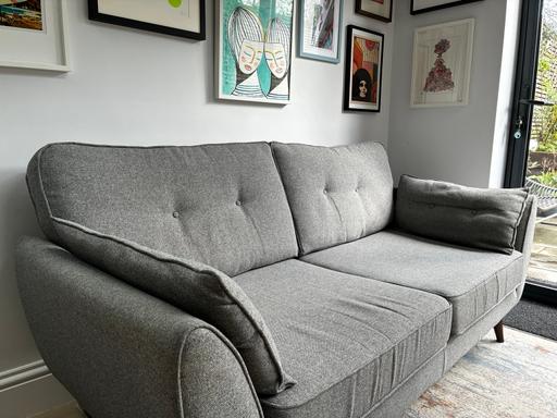Buy & Sell East Dulwich South East London - Photos for 2 Seat Sofa