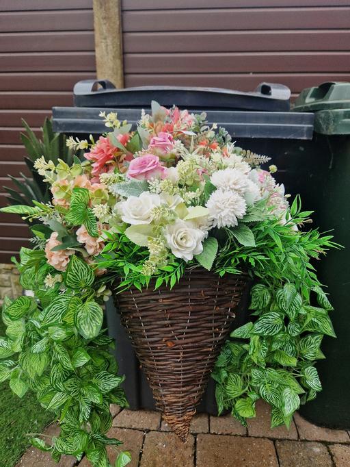 Buy & Sell Scholes Rotherham - Photos for New Large new artificial hanging basket