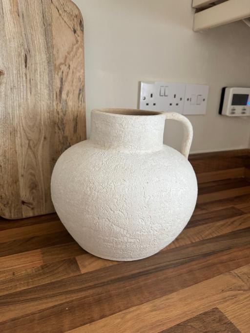 Buy & Sell Ibstock North West Leicestershire - Photos for Large white stone jug /vase