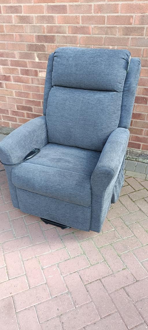 Buy & Sell Cheslyn Hay South Staffordshire - Photos for Electric Rise and Recline Armchair