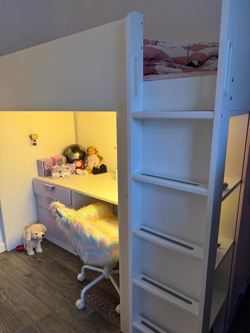 Buy & Sell Mawneys Havering - Photos for Bed with cupboard and desk