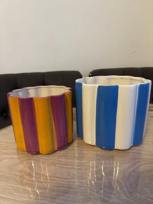 Buy & Sell Commercial Road East London - Photos for Two plant pots