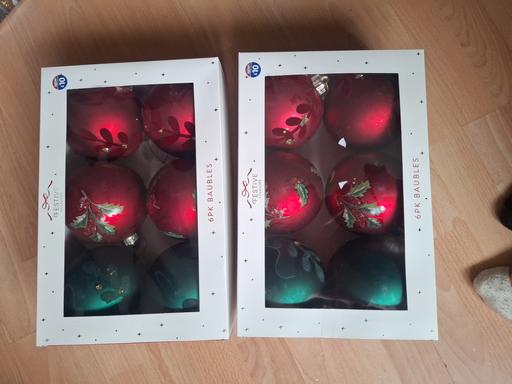 Buy & Sell The Avenues Hull - Photos for christmas baubles x2