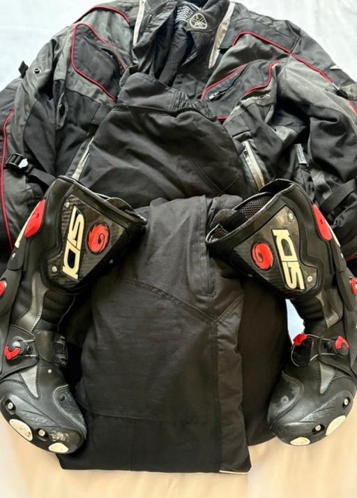 Vehicles Canonbury North London - Photos for Yamaha YZF R Series Motorcycle Suit- Jacket