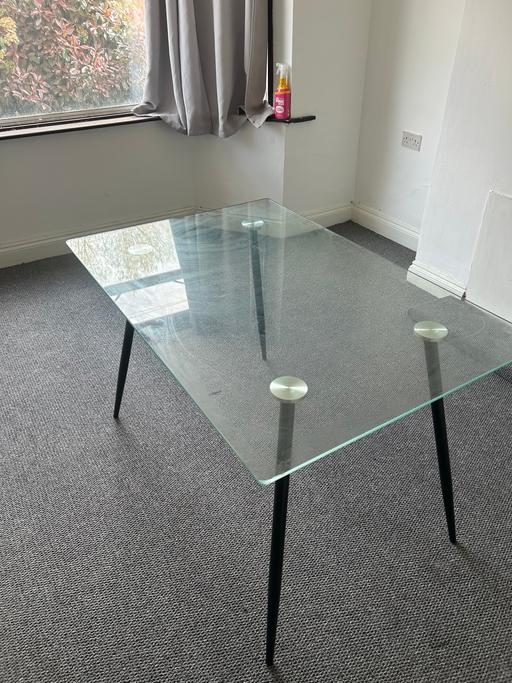 Buy & Sell Bowes Park North London - Photos for Glass dining room table