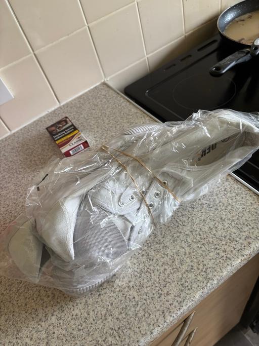 Buy & Sell Cookham Windsor and Maidenhead - Photos for Men’s retro white plimsoles new size 12