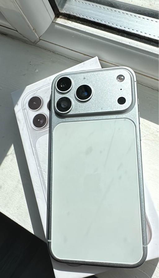 Buy & Sell Bloomsbury Central London - Photos for iPhone 17 pro max Read description