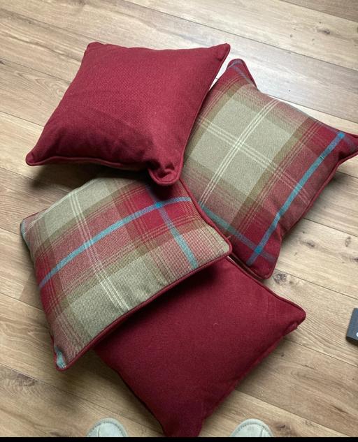 Buy & Sell Mayland Maldon - Photos for 4 x Dunelm Wine Highland check cushions