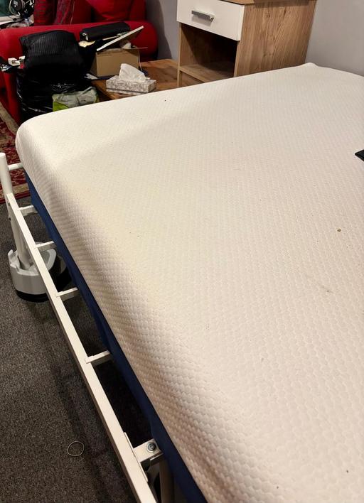 Buy & Sell Bulls Cross North London - Photos for Double Metal Frame Bed - White and Mattress