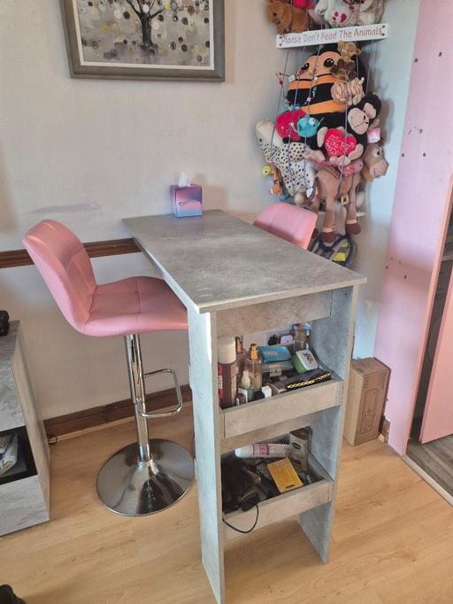 Buy & Sell Kentish Town Camden - Photos for Concrete grey bar table and pink stools.