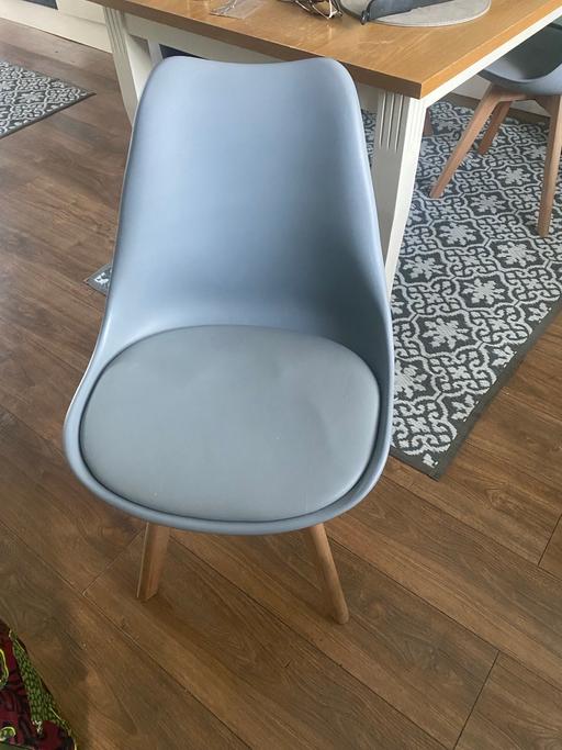 Buy & Sell Richmond Richmond upon Thames - Photos for Table and 4 chairs