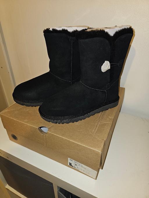 Buy & Sell Edmonton North London - Photos for UGGs