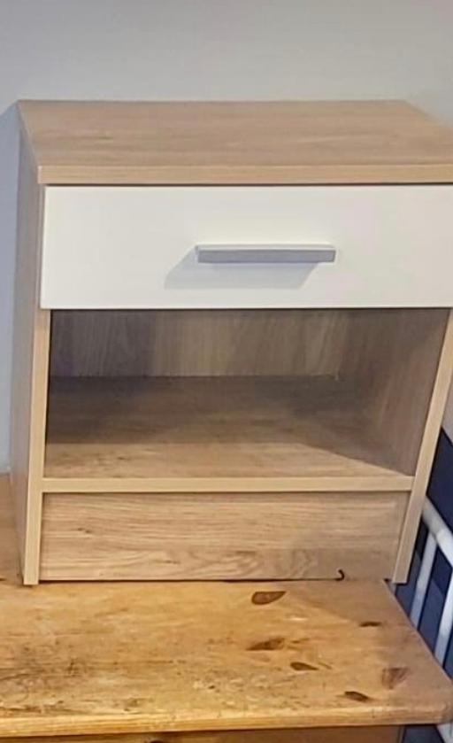 Buy & Sell The Ridgeway Enfield - Photos for Bedside Table (Matching Chest of Drawers )