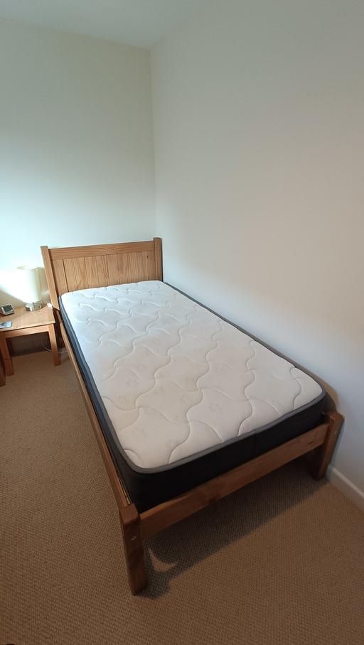 Buy & Sell Leighton Buzzard Central Bedfordshire - Photos for Single bed solid wood frame with a mattress