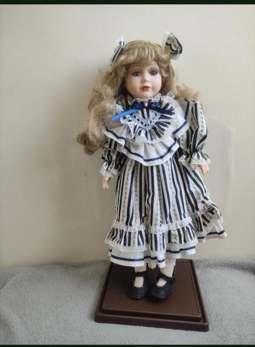 Buy & Sell Grafton Street Industrial Estate West Northamptonshire - Photos for procelain doll with stand